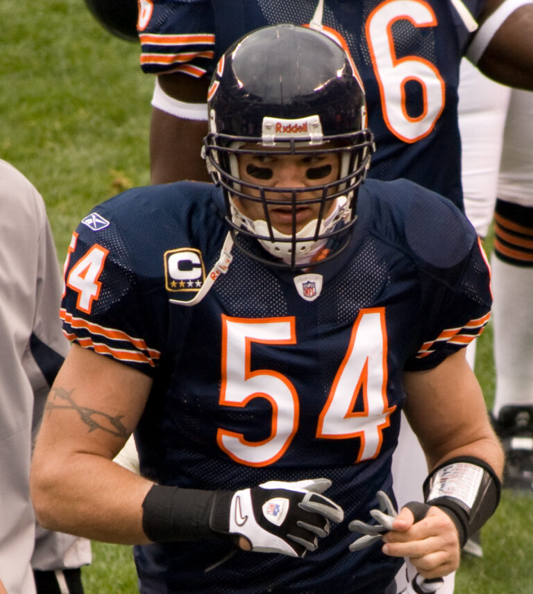 Brian Urlacher Net Worth 2021: Age, Height, Weight, Wife, Kids, Bio-Wiki — via Wikimedia Commons
