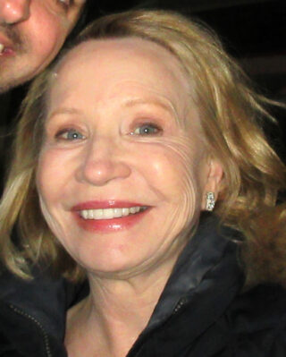Debra Jo Rupp Net Worth 2021: Age, Height, Weight, Boyfriend, Dating, Kids, Bio-Wiki