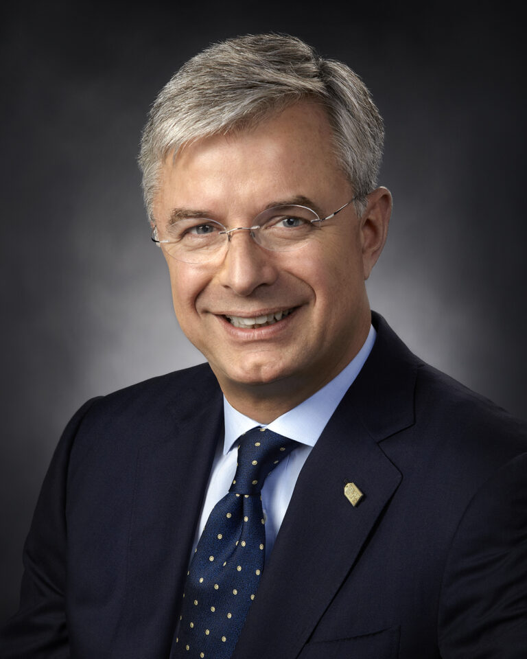 Hubert Joly Net Worth 2021: Age, Height, Weight, Girlfriend, Dating, Bio-Wiki — via Wikimedia Commons