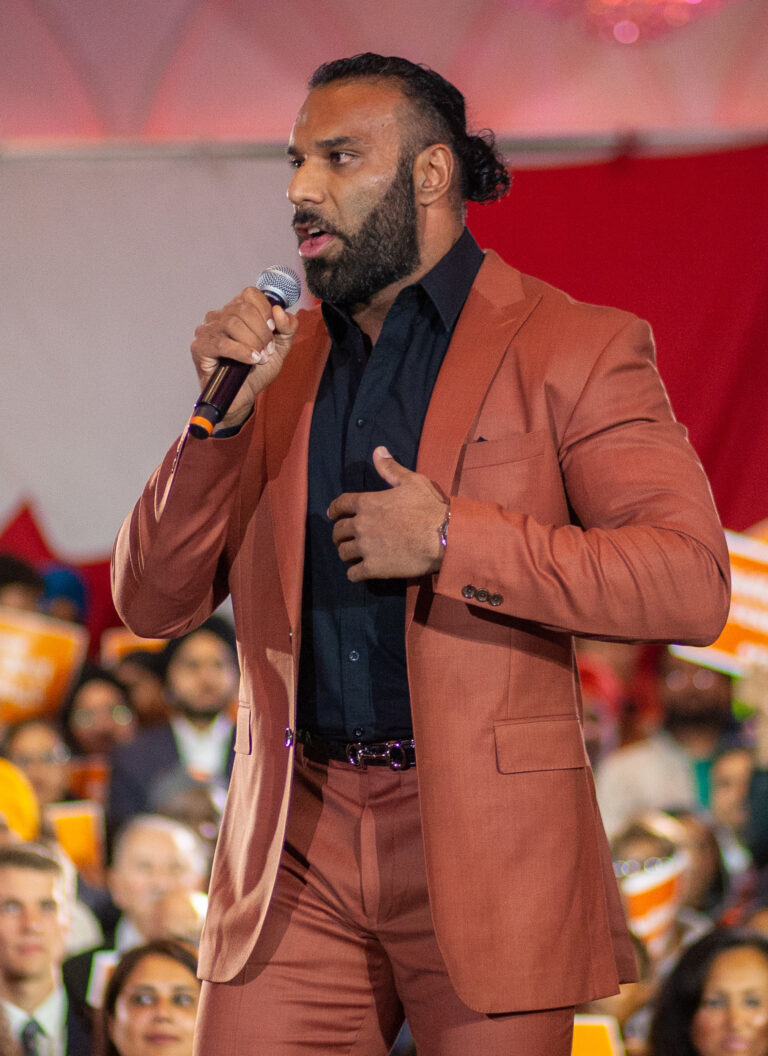 Jinder Mahal Net Worth 2021: Age, Height, Weight, Girlfriend, Dating, Bio-Wiki