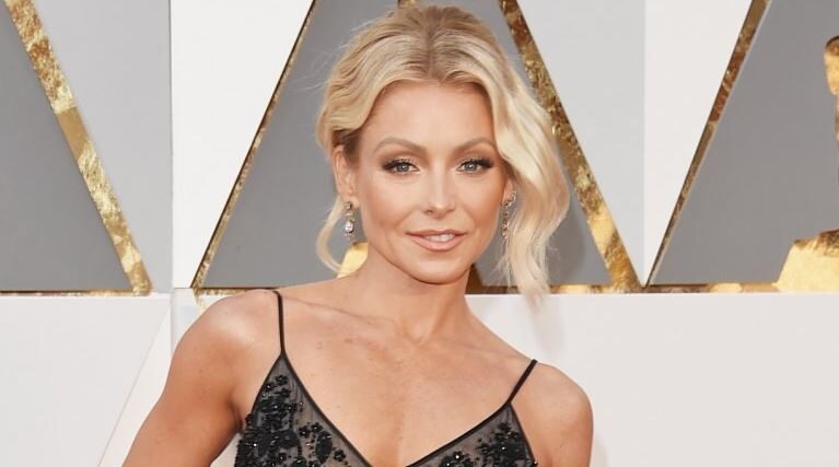 Kelly Ripa Net Worth 2021: Age, Height, Weight, Husband, Kids, Bio-Wiki