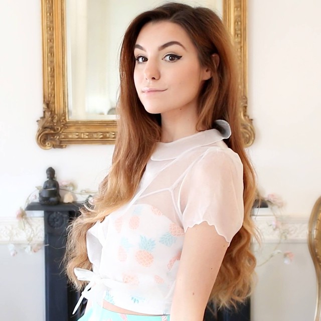 Cutiepiemarzia Net Worth 2021: Age, Height, Weight, Husband, Kids, Bio-Wiki — via Wikimedia Commons