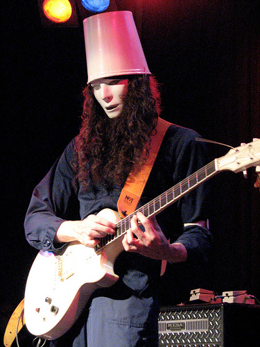 Buckethead Net Worth 2021: Age, Height, Weight, Girlfriend, Dating, Bio-Wiki | Wealthy Persons — via Wikimedia Commons
