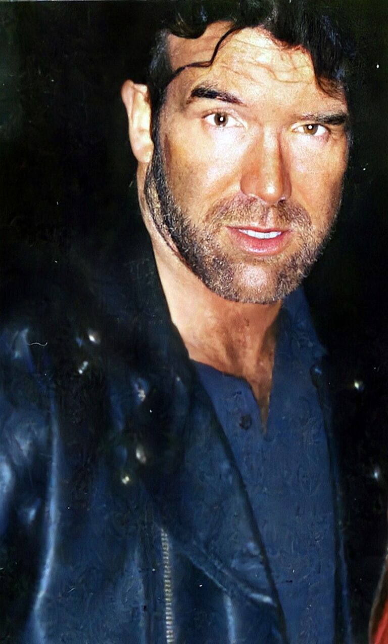 Scott Hall Net Worth 2021: Age, Height, Weight, Wife, Kids, Bio-Wiki | Wealthy Persons — via Wikimedia Commons