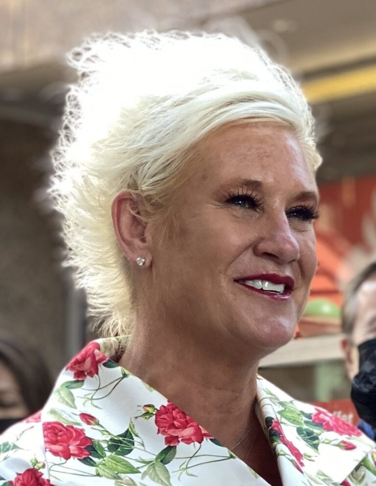 Anne Burrell Net Worth 2021: Age, Height, Weight, Boyfriend, Dating, Bio-Wiki | Wealthy Persons — via Wikimedia Commons