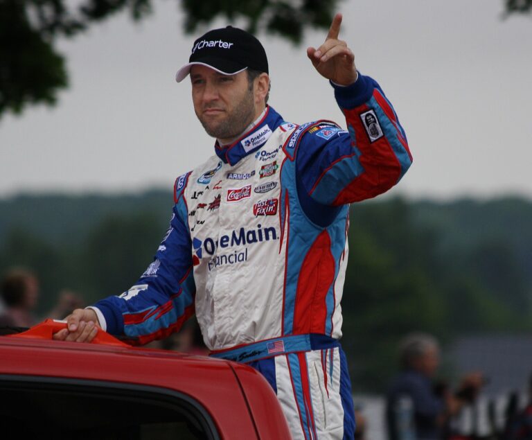 Elliott Sadler Net Worth 2021: Age, Height, Weight, Wife, Kids, Bio-Wiki | Wealthy Persons — via Wikimedia Commons