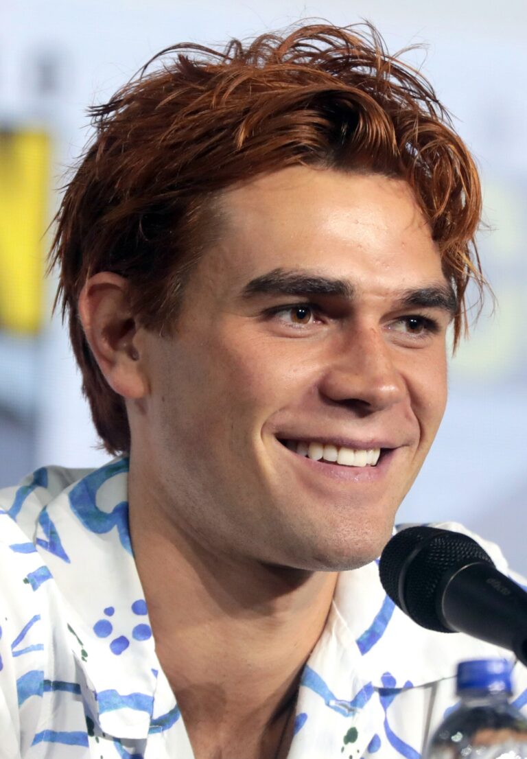 Kj Apa Net Worth 2021: Age, Height, Weight, Girlfriend, Dating, Bio-Wiki | Wealthy Persons — via Wikimedia Commons