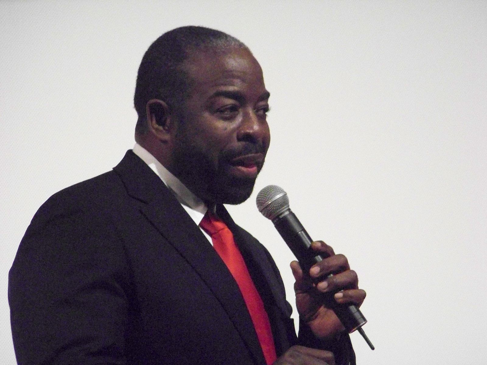 Les Brown Net Worth 2021: Age, Height, Weight, Wife, Kids, Bio-Wiki