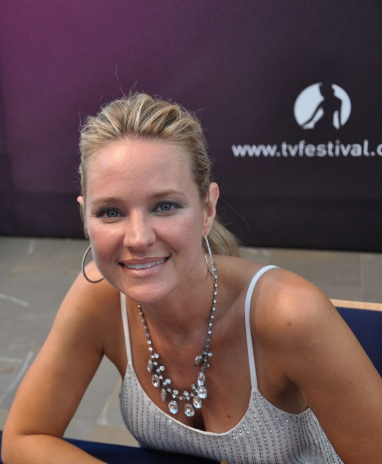 Sharon Case Net Worth 2021: Age, Height, Weight, Husband, Kids, Bio-Wiki