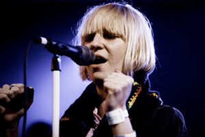 Sia Net Worth 2021: Age, Height, Weight, Boyfriend, Dating, Kids, Bio-Wiki