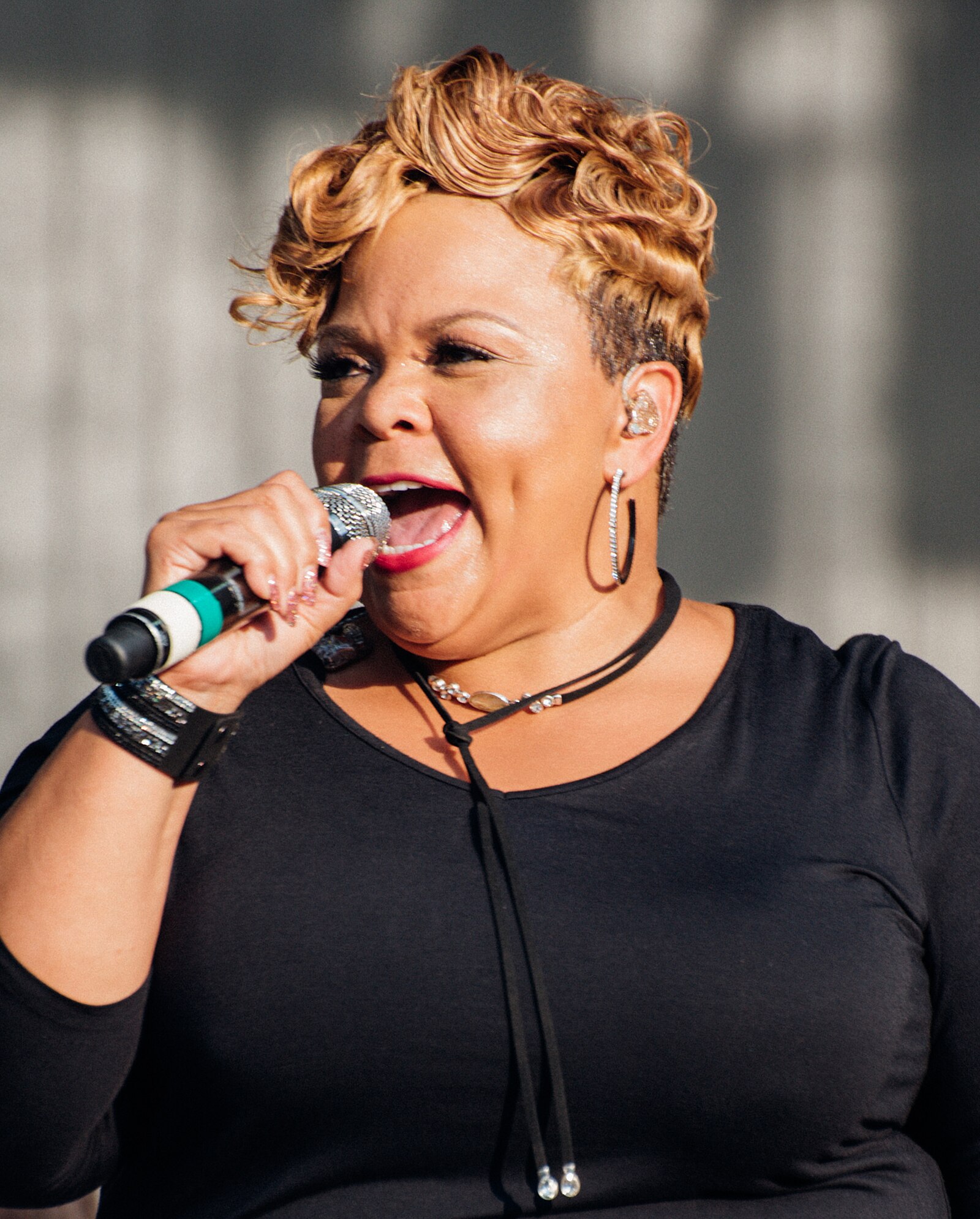 Tamela Mann Net Worth 2021: Age, Height, Weight, Husband, Kids, Bio-Wiki