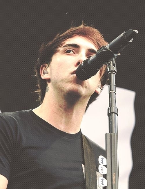 Alex Gaskarth Net Worth 2021: Age, Height, Weight, Wife, Kids, Bio-Wiki | Wealthy Persons — via Wikimedia Commons