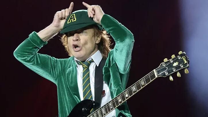 angus-young-3238554