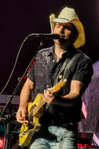 Brad Paisley Net Worth 2021: Age, Height, Weight, Wife, Kids, Bio-Wiki