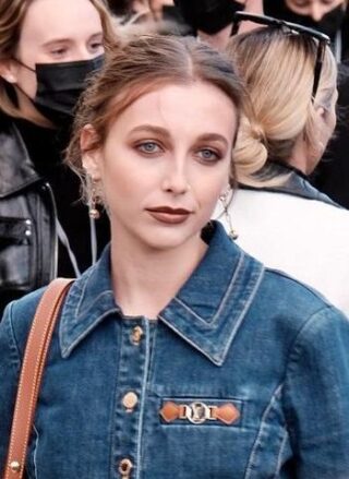 Emma Chamberlain Net Worth 2021: Age, Height, Weight, Boyfriend, Dating, Kids, Bio-Wiki