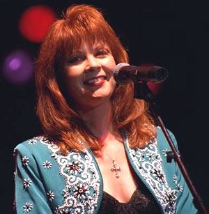 Patty Loveless Net Worth 2021: Age, Height, Weight, Husband, Kids, Bio-Wiki
