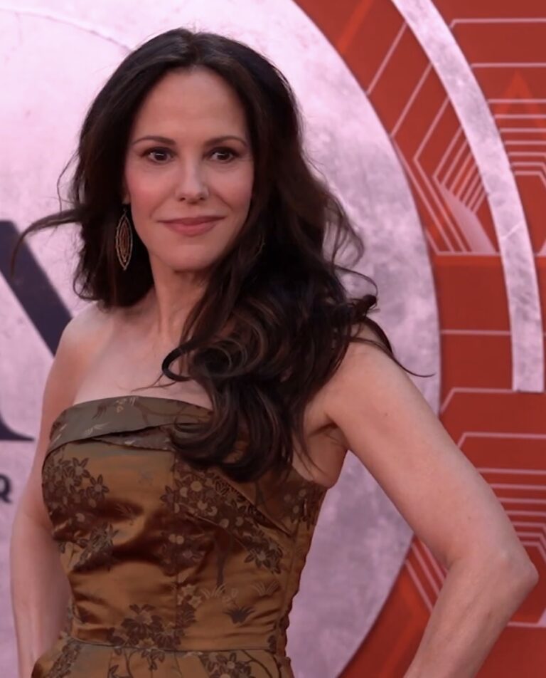 Mary-Louise Parker Net Worth 2021: Age, Height, Weight, Boyfriend, Dating, Kids, Bio-Wiki — via Wikimedia Commons