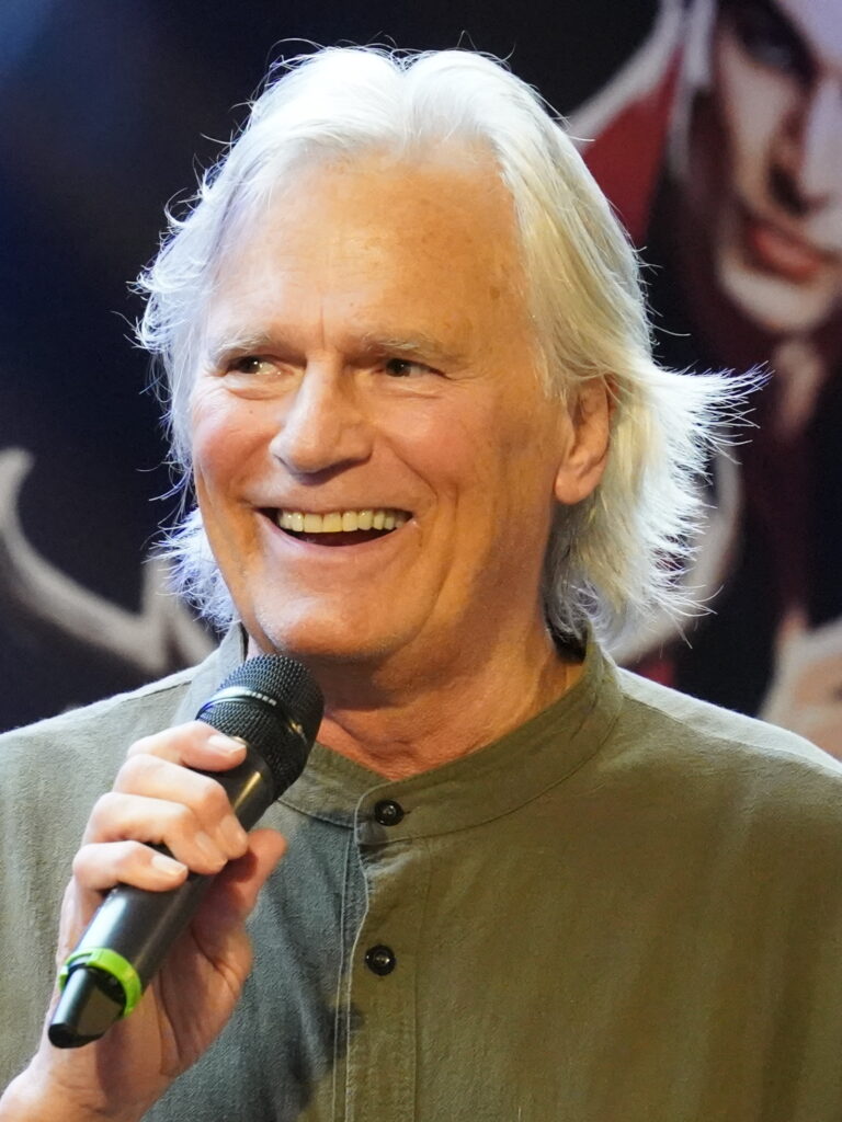 Richard Dean Anderson Net Worth 2021: Age, Height, Weight, Girlfriend, Dating, Bio-Wiki