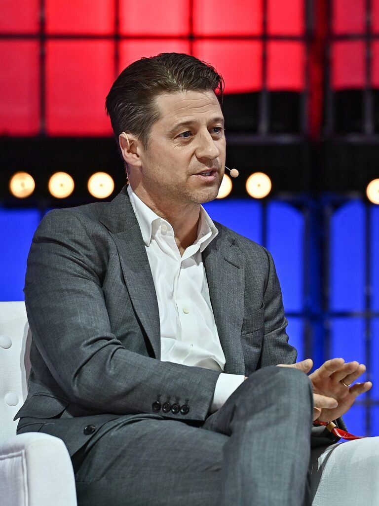 Ben McKenzie Net Worth 2021: Age, Height, Weight, Wife, Kids, Bio-Wiki