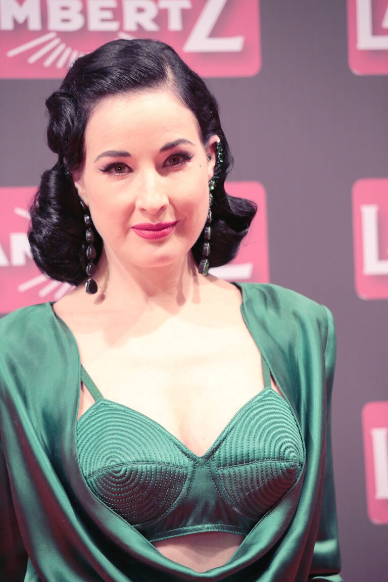 Dita Von Teese Net Worth 2021: Age, Height, Weight, Boyfriend, Dating, Kids, Bio-Wiki