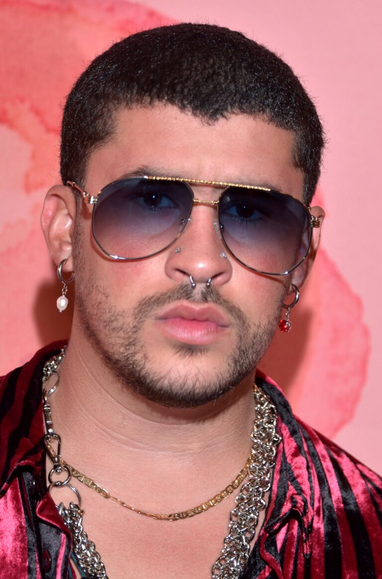 Bad Bunny Net Worth 2021: Age, Height, Weight, Girlfriend, Dating, Bio-Wiki