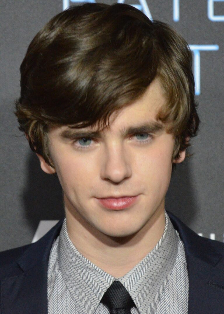 Freddie Highmore Net Worth 2021: Age, Height, Weight, Girlfriend, Dating, Bio-Wiki