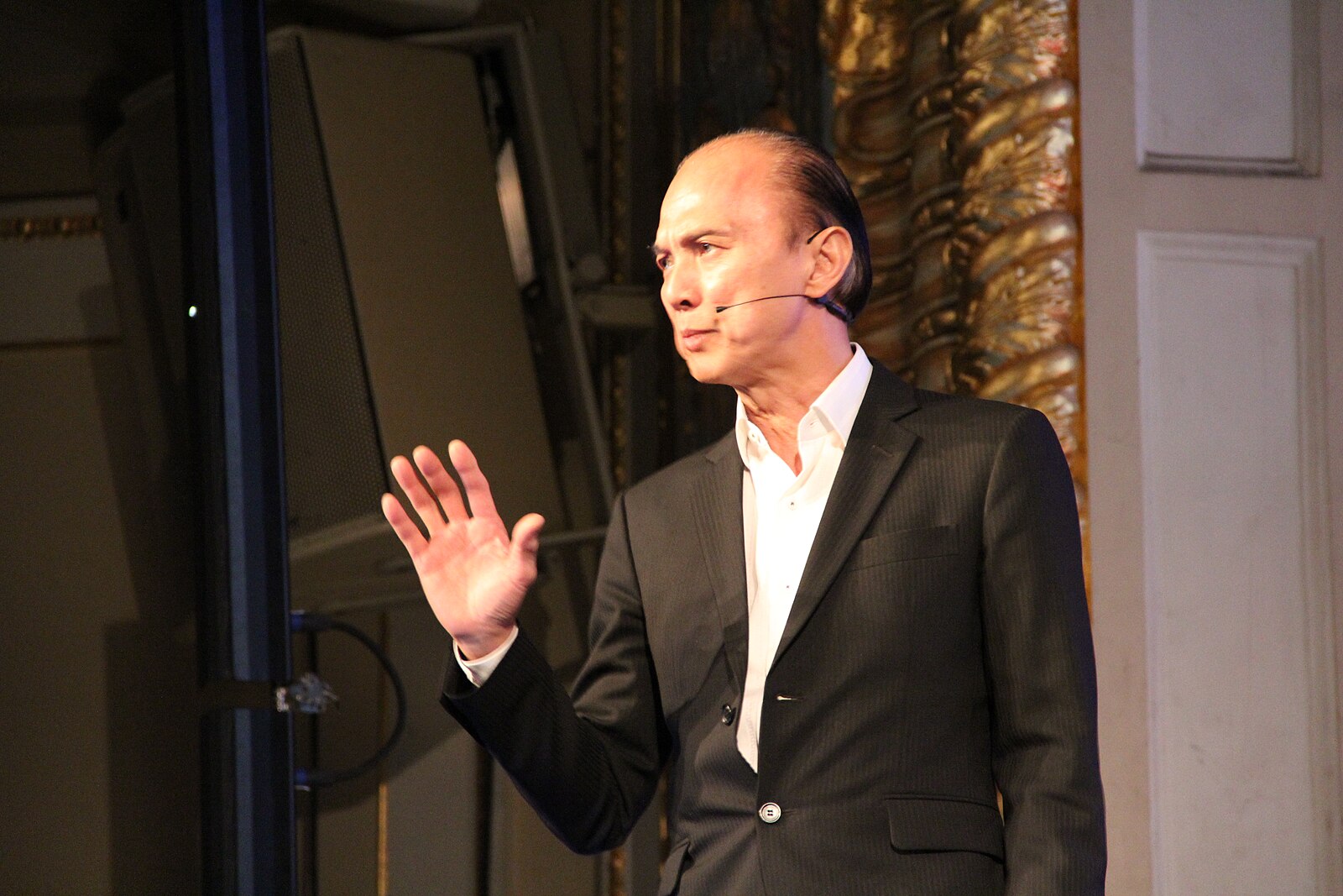 Jimmy Choo Net Worth 2021: Age, Height, Weight, Wife, Kids, Bio-Wiki | Wealthy Persons