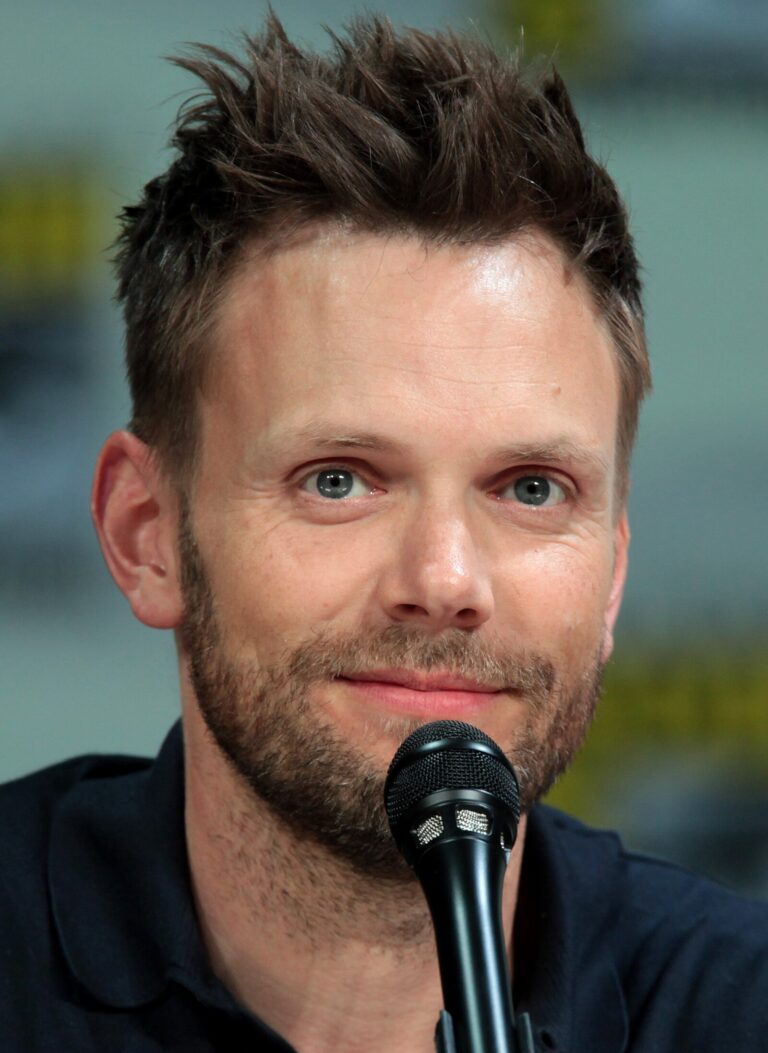 Joel Mchale Net Worth 2021: Age, Height, Weight, Wife, Kids, Bio-Wiki