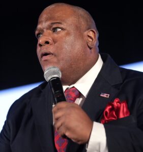 Pastor Mark Burns Net Worth 2021: Age, Height, Weight, Wife, Kids, Bio-Wiki