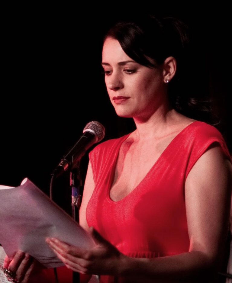 Paget Brewster Net Worth 2021: Age, Height, Weight, Husband, Kids, Bio-Wiki