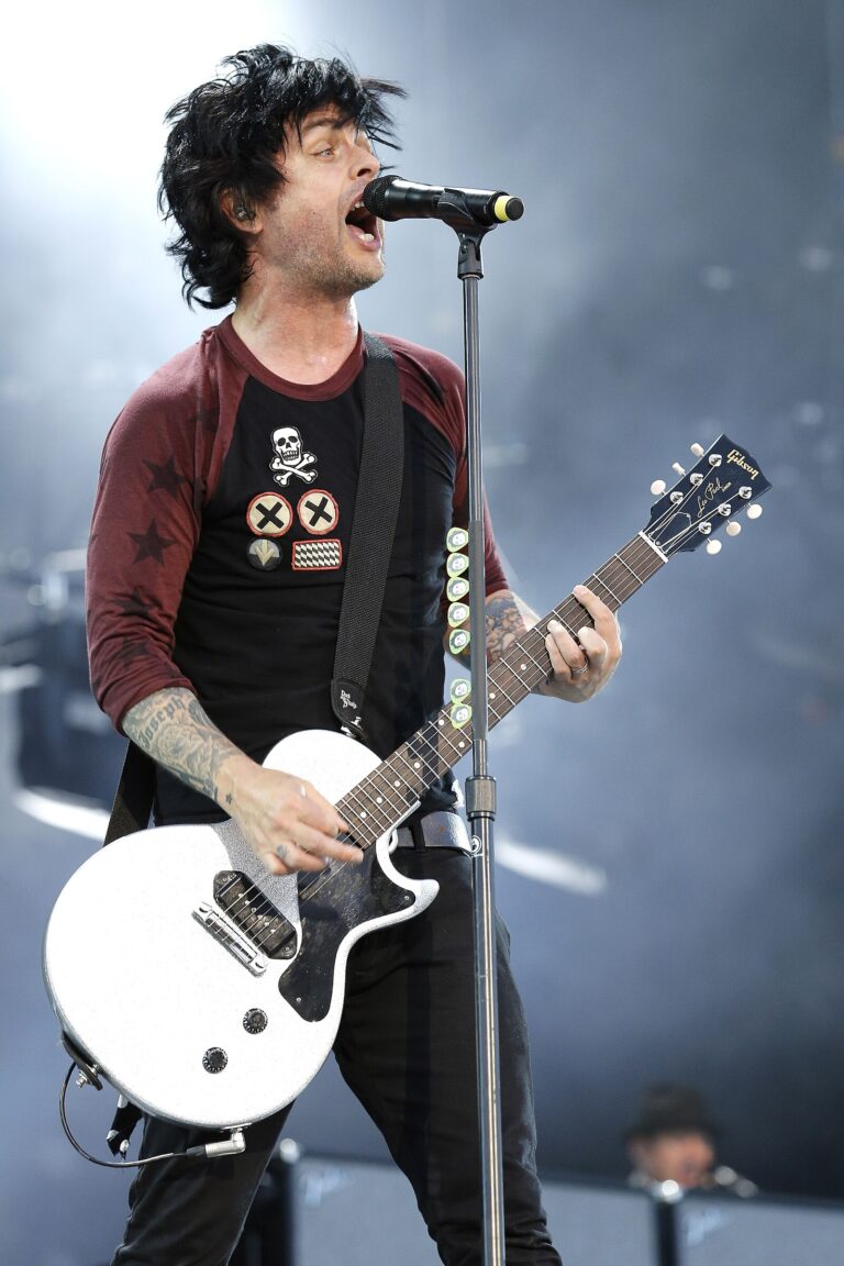 Billie Joe Armstrong Net Worth 2021: Age, Height, Weight, Wife, Kids, Bio-Wiki