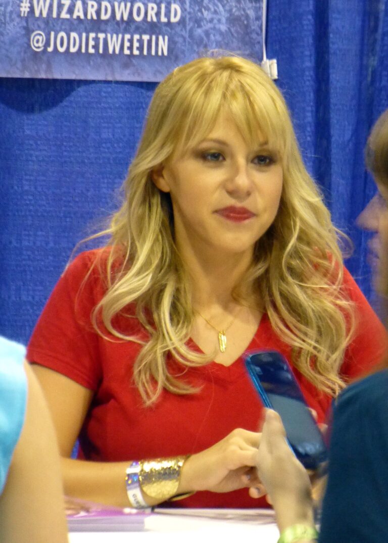 Jodie Sweetin Net Worth 2021: Age, Height, Weight, Husband, Kids, Bio-Wiki