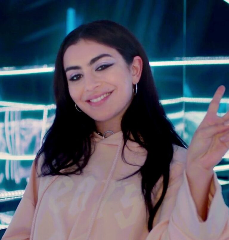 Charli Xcx Net Worth 2021: Age, Height, Weight, Boyfriend, Dating, Kids, Bio-Wiki