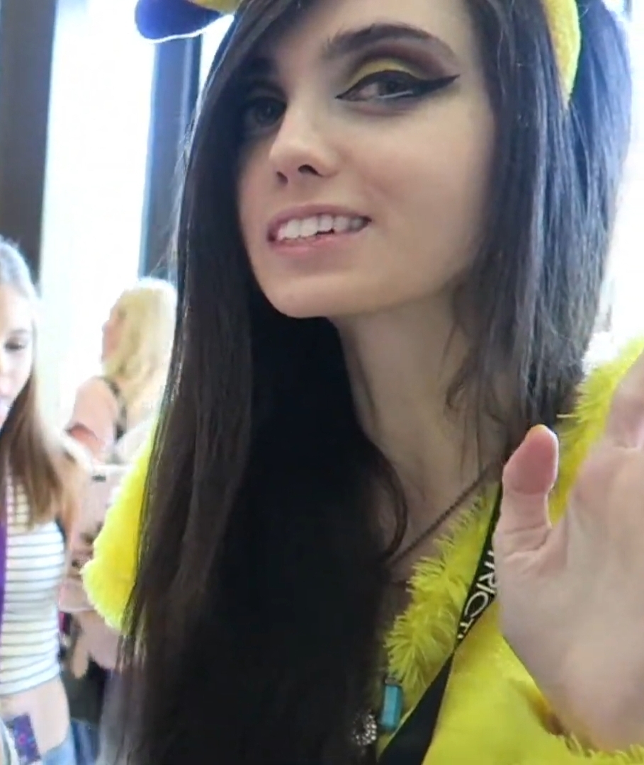 Eugenia Cooney Net Worth 2021: Age, Height, Weight, Boyfriend, Dating, Kids, Bio-Wiki