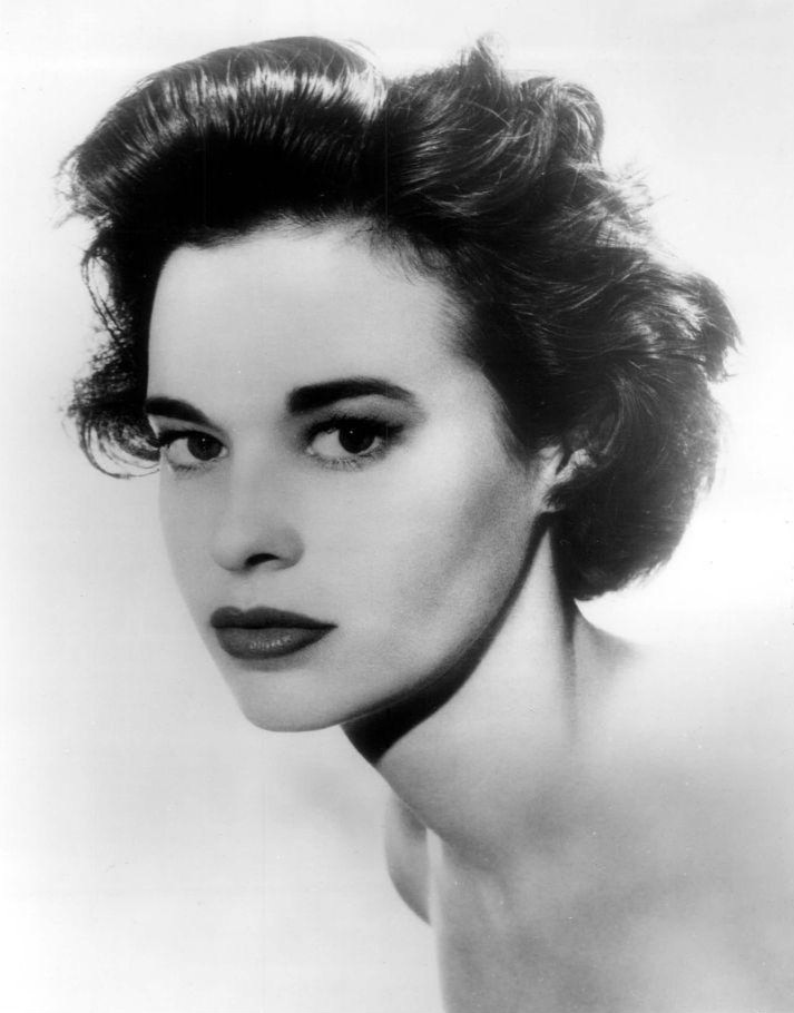 Gloria Vanderbilt Net Worth 2021: Age, Height, Weight, Husband, Kids, Bio-Wiki
