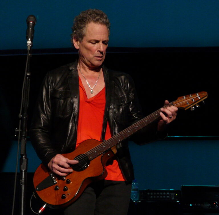 Lindsey Buckingham Net Worth 2021: Age, Height, Weight, Wife, Kids, Bio-Wiki