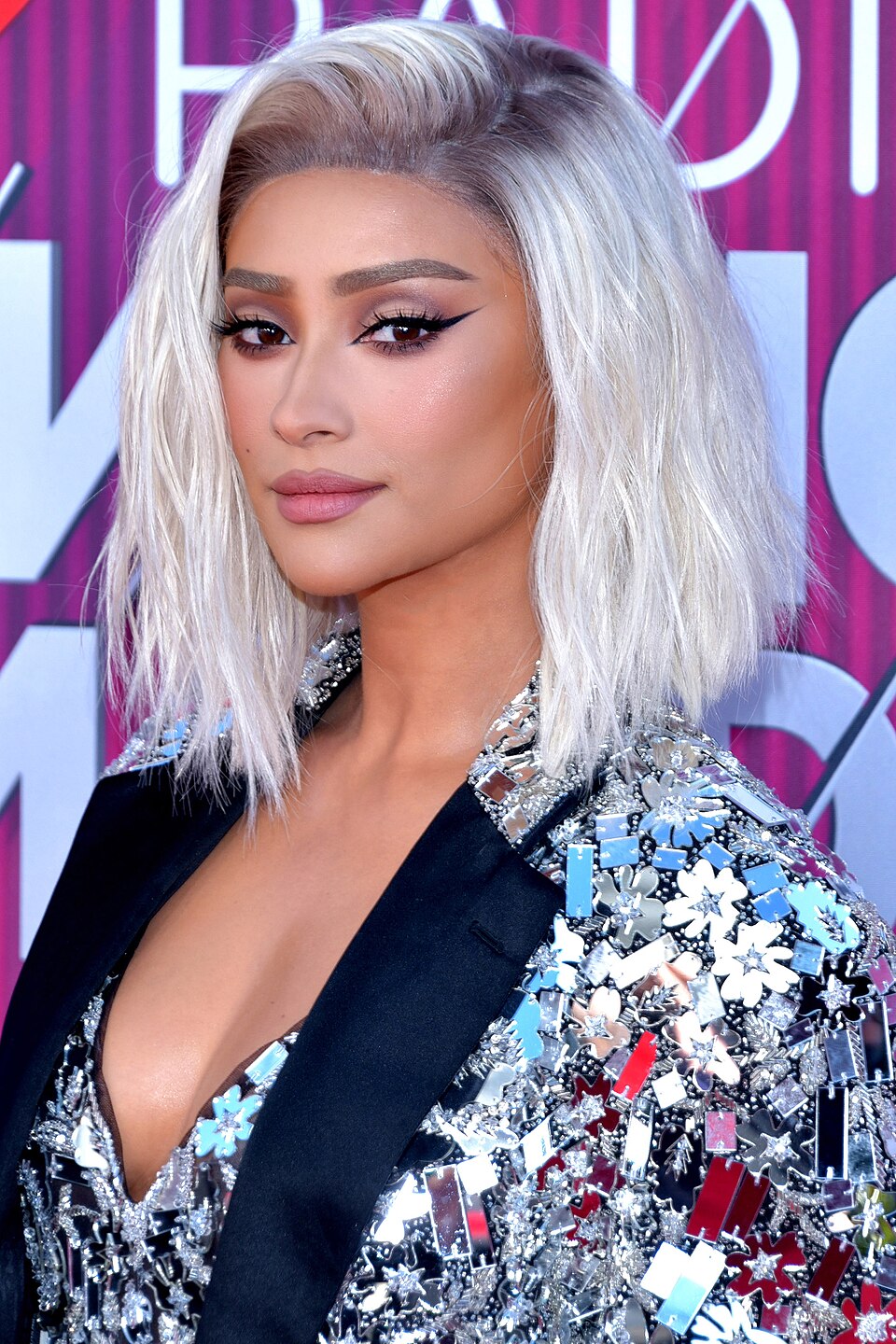 Shay_Mitchell